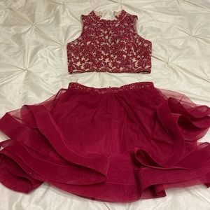 Beautiful 2 piece formal. Perfect for Homecoming!